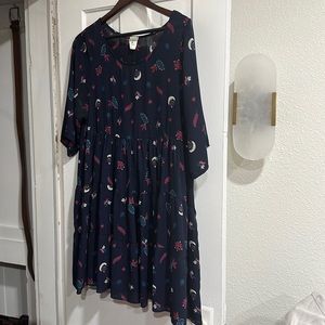 Adorable midi dress- 3/4 length sleeves, mid thigh